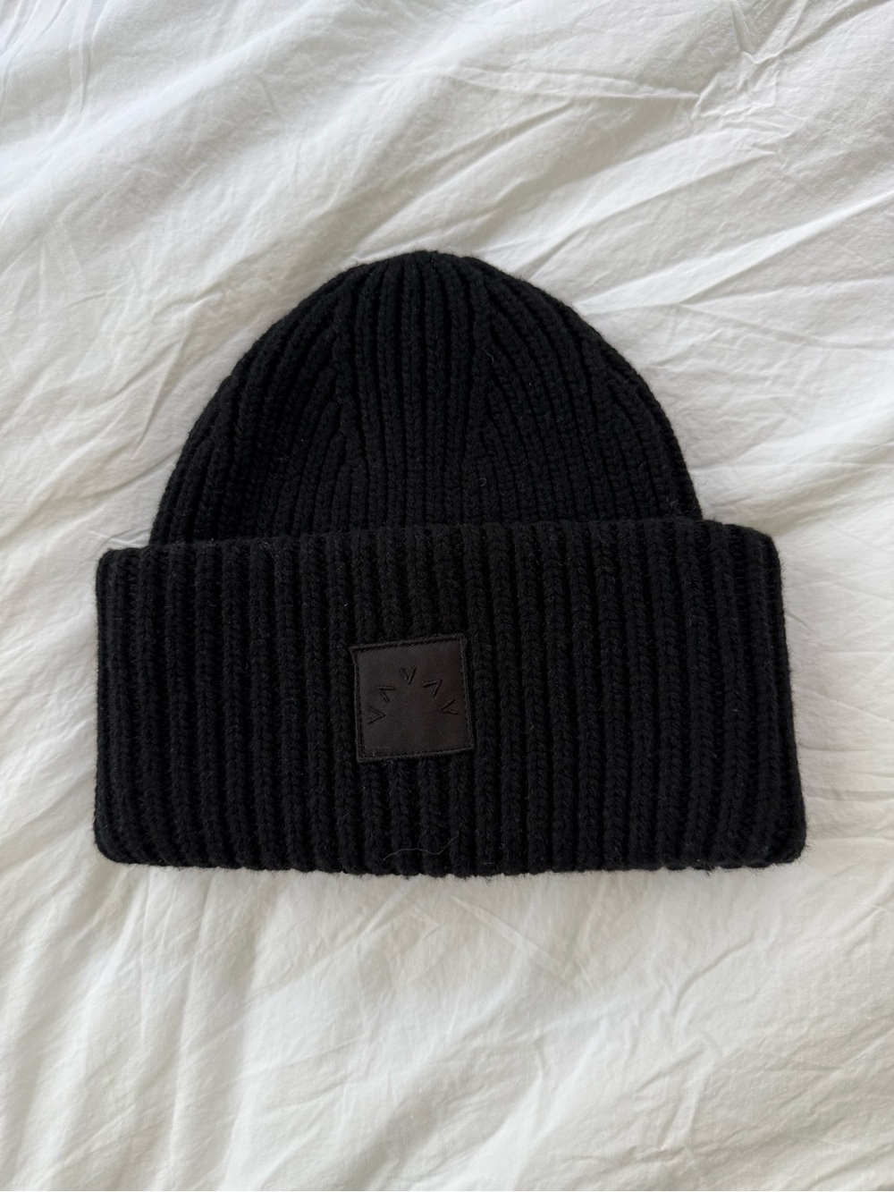 NWT Varley Black Ribbed Cuff Beanie